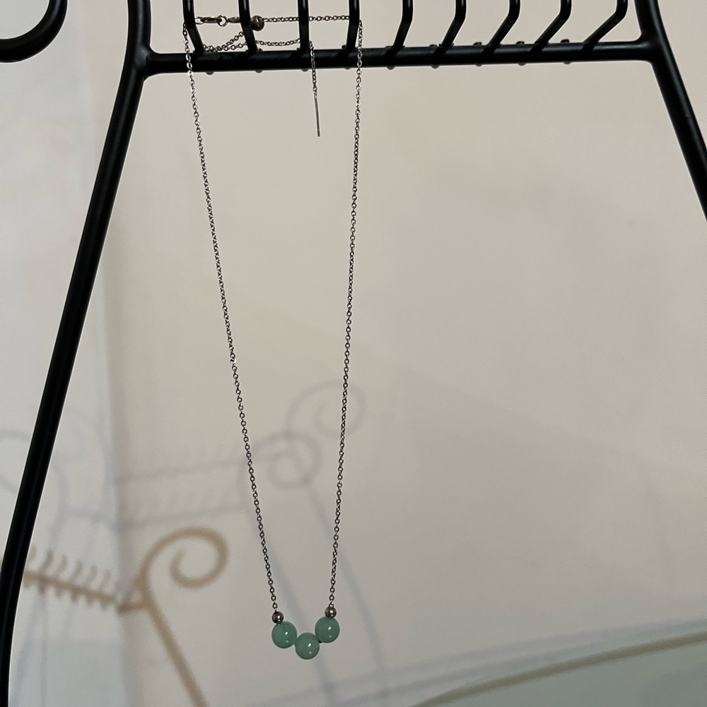 Elegant Silver Necklace with Green Beads